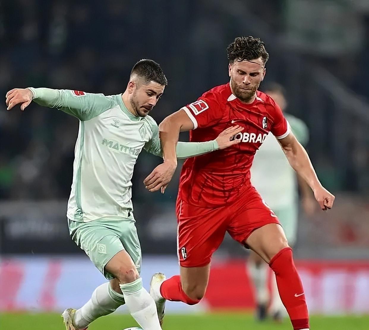 包含比勒费尔德主场战平弗赖堡，德甲保级形势稍有好转的词条