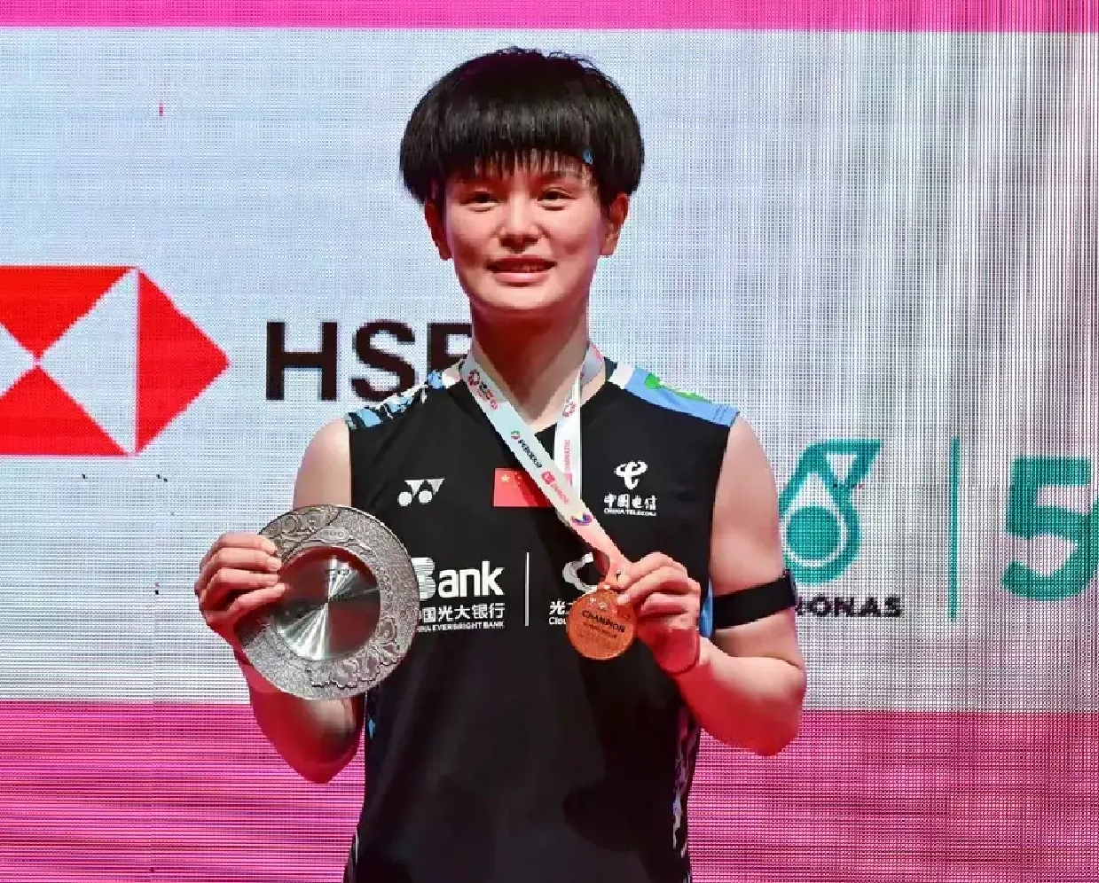 关于中国队险胜法国队，奥恰洛夫点燃赛场的信息