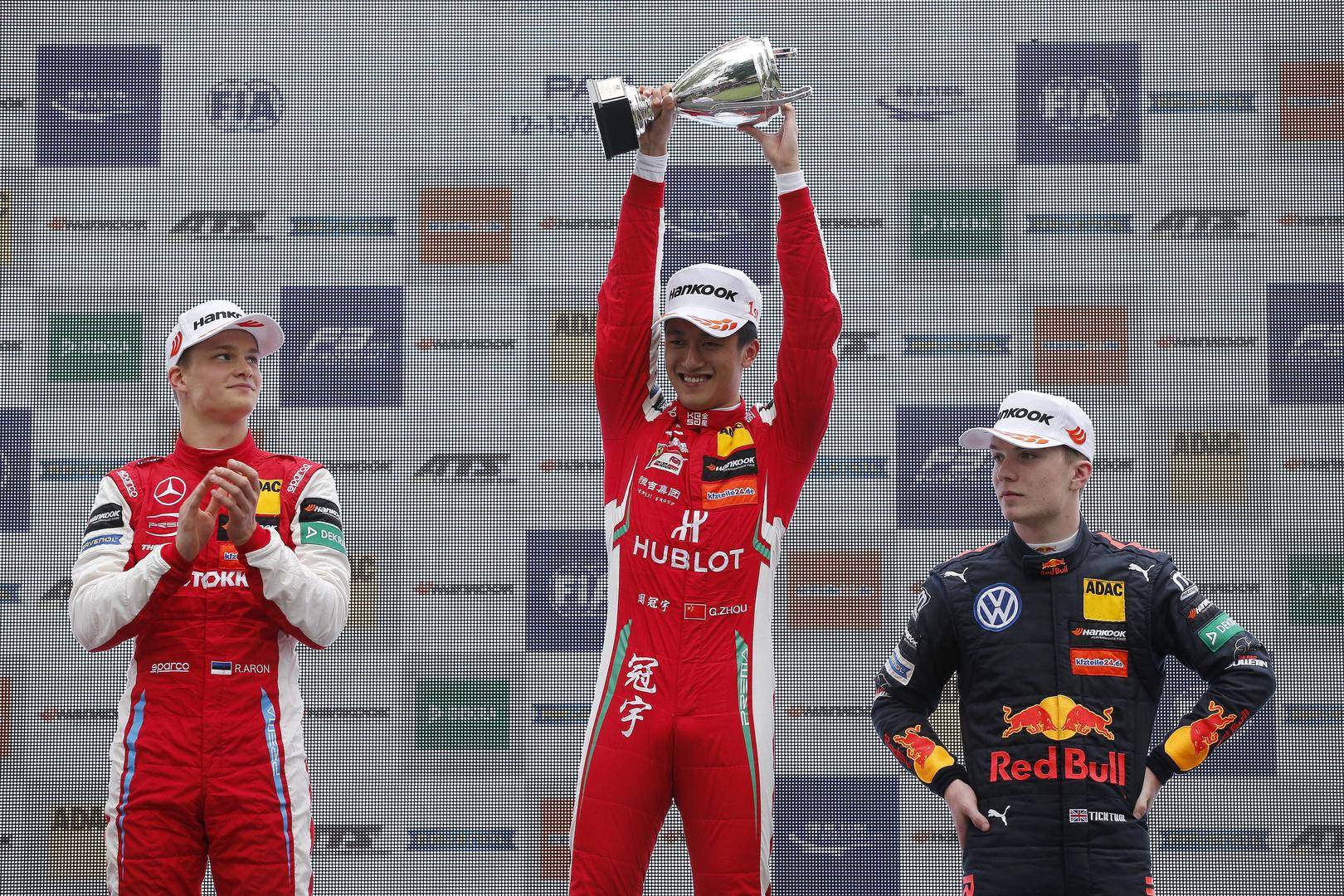 索伯车队轻取迈凯伦,周冠宇点燃赛场的简单介绍 索伯车队轻取迈凯伦,周冠宇点燃赛场的简单介绍