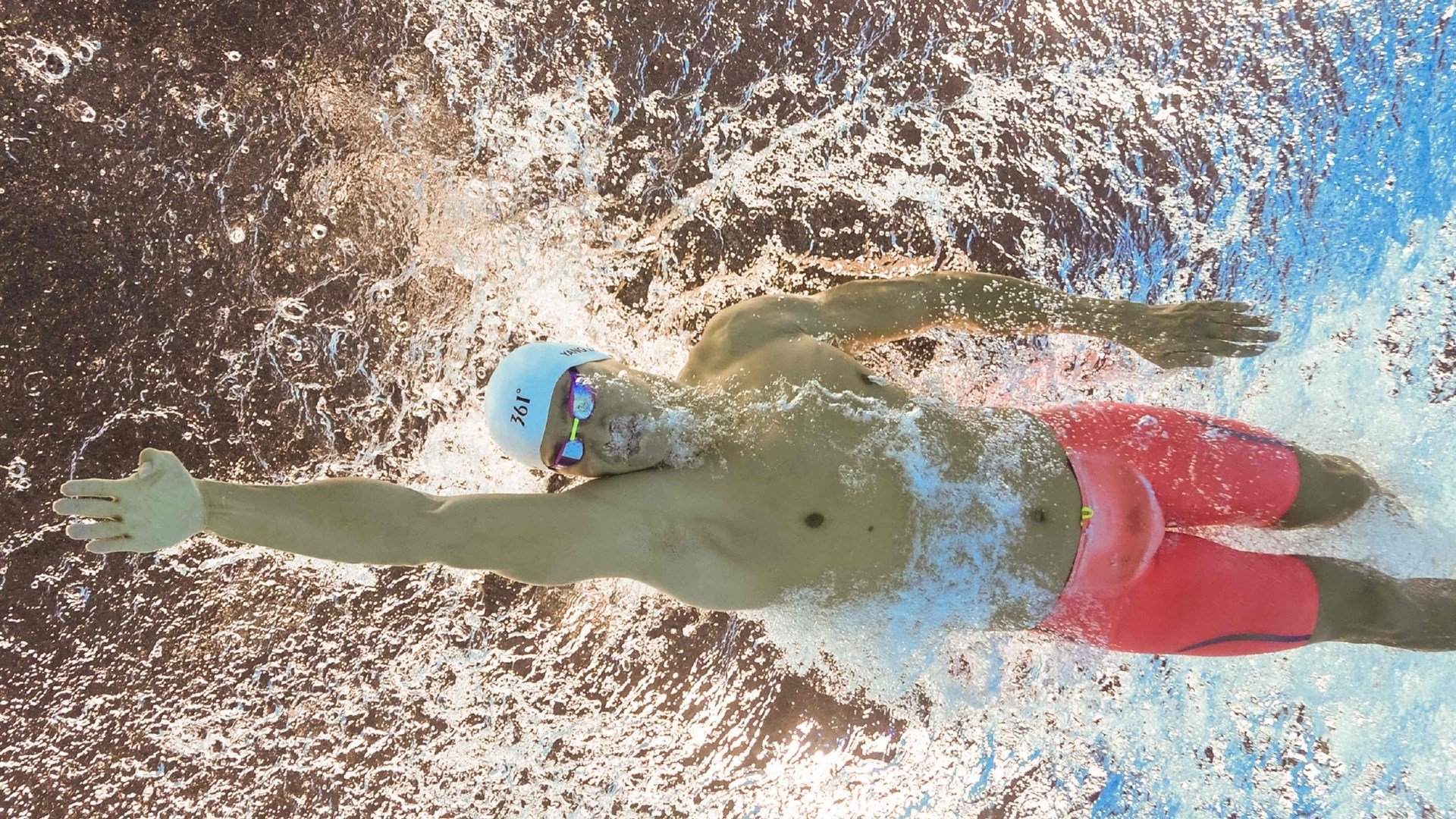 NBA总决赛之夜,莱万对手完全无解,当篮球场上的波兰铁锤化身终极难题