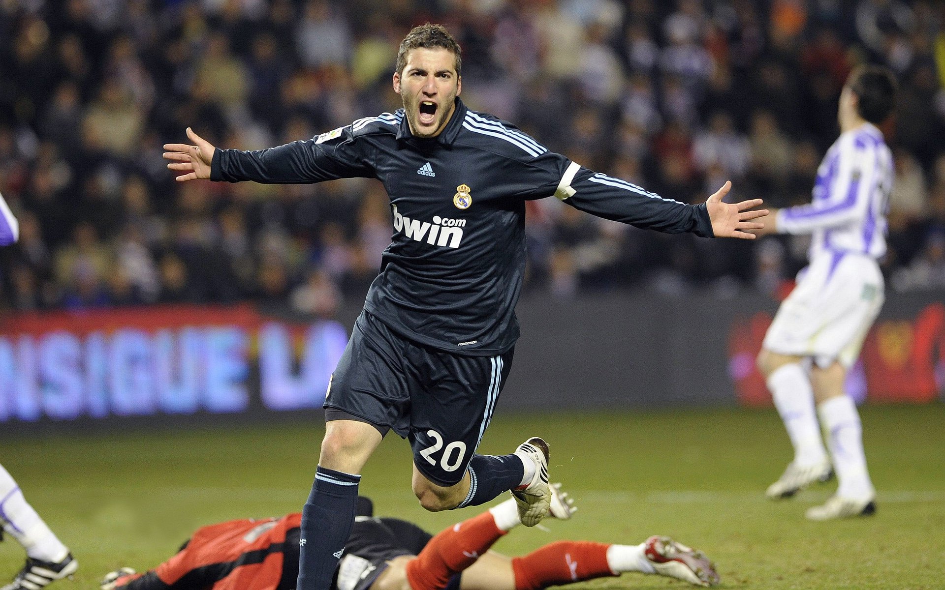 奥纳纳一夫当关，喀麦隆马里终结波兰晋级之路