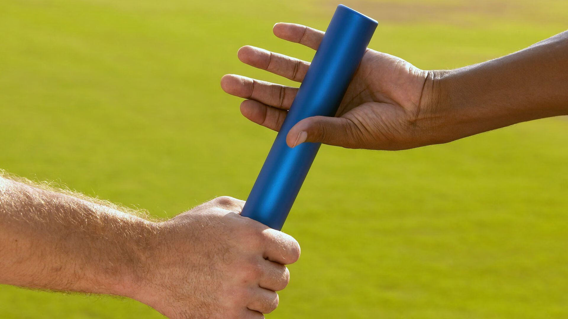 新王加冕与旧制震颤,阿尔卡拉斯拉沃尔杯险胜,如何重新定义戴维斯杯的遗产?